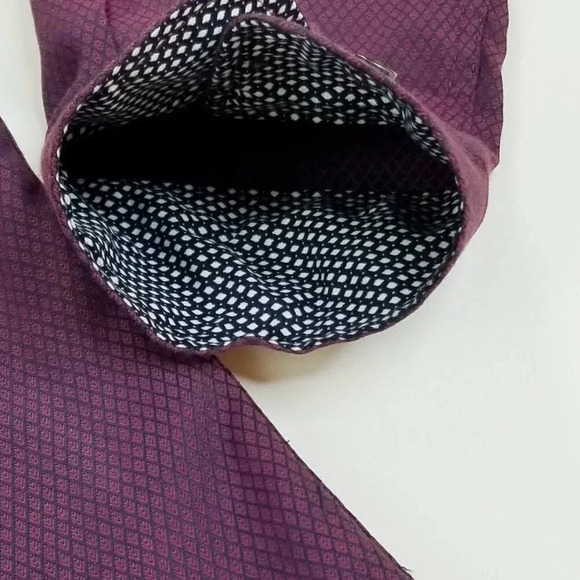 Truly Slim Fit Size Large Men's Burgundy Black Diamond Pattern Long Sleeve Shirt - Picture 5 of 7